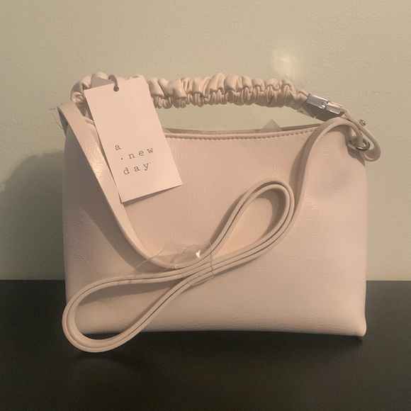 NWT “A New Day bag” 👛 - Picture 1 of 4
